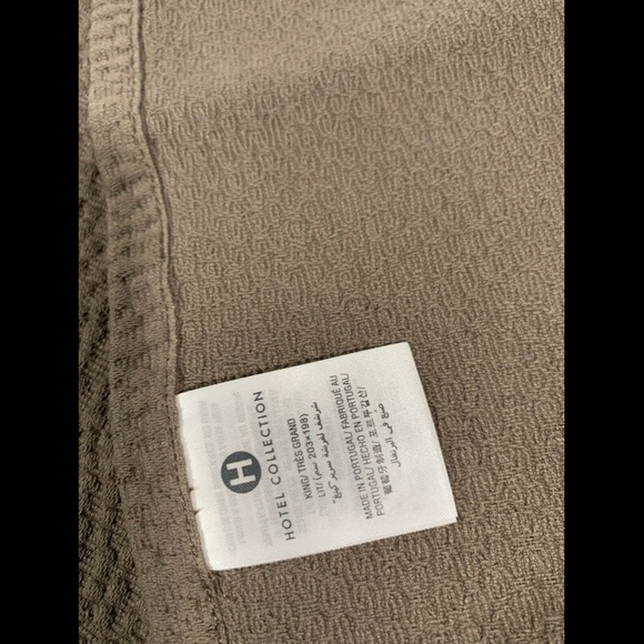 NIB Hotel Collection Como (1) King Coverlet Blanket +(2) King Shams - Picture 7 of 12